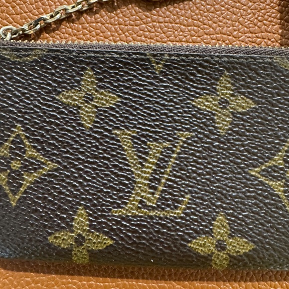 Louis Vuitton Monogram Key Case - Picture 3 of 7